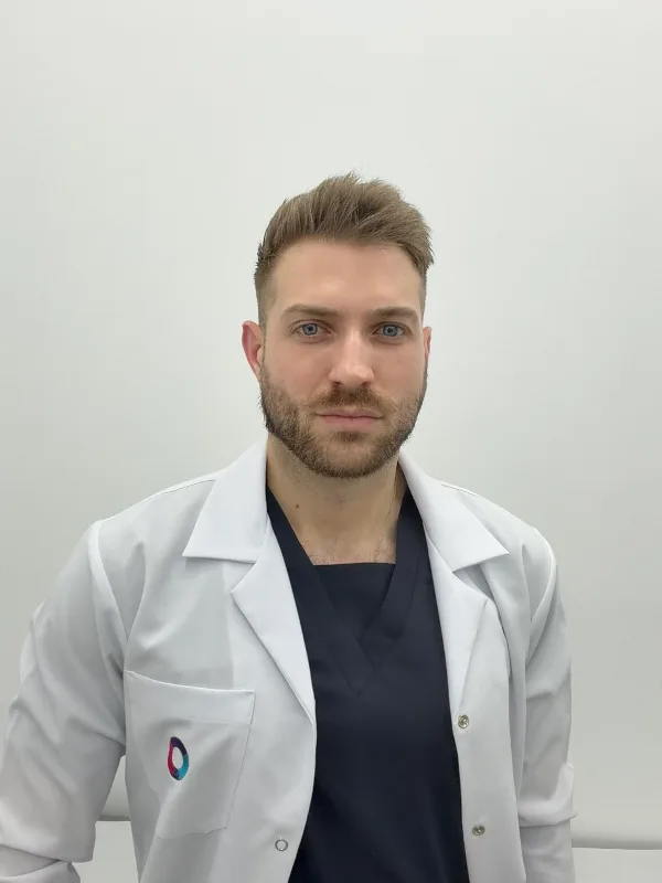 Portrait de Dr Michael ROGER, généraliste à Al Wasl