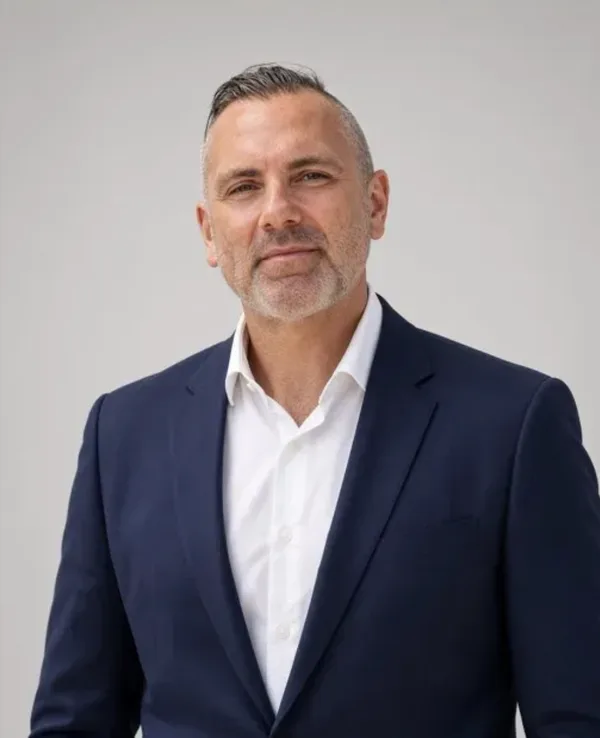 Portrait de Dr Alexandru Stroescu, psychiatre à Jumeirah